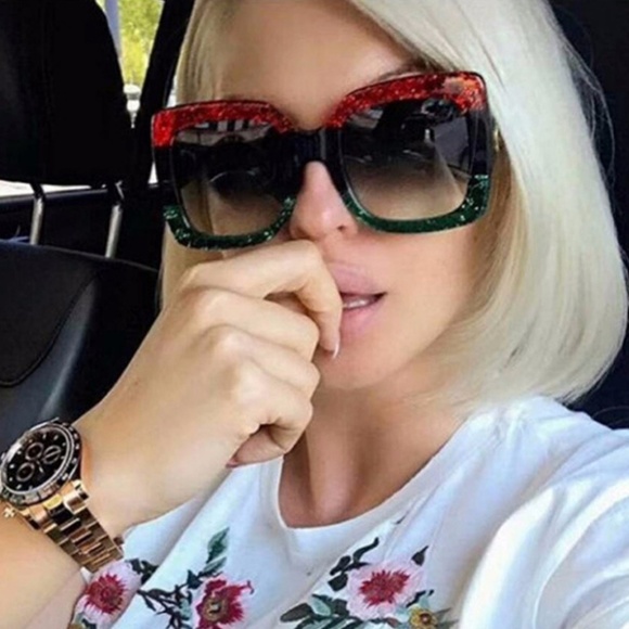 Trendy Oversized Frames - Picture 4 of 7